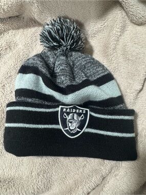 Riders by Lee Raiders Knit Pom Beanie - Black & Gray